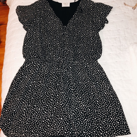 CUTE POLKA DOT ROMPER - Picture 1 of 4